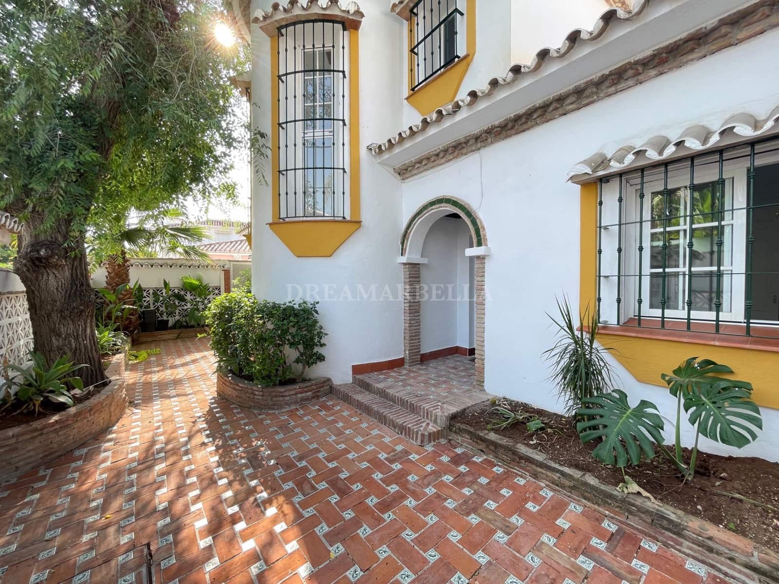 4 sovrum Villa att hyra i Marbella med pool garage - 4 900 € (Ref: 9911423)