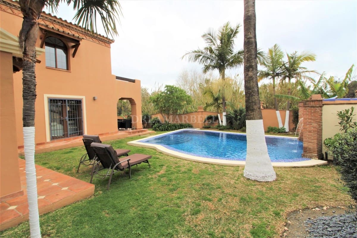 3 slaapkamer Villa voor vakantieverhuur in Costalita met zwembad garage - € 42.000 (Ref: 9911425)