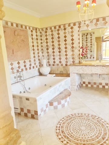 3 slaapkamer Villa voor vakantieverhuur in Costalita, Estepona met zwembad garage - € 42.000 (Ref: 9911425)
