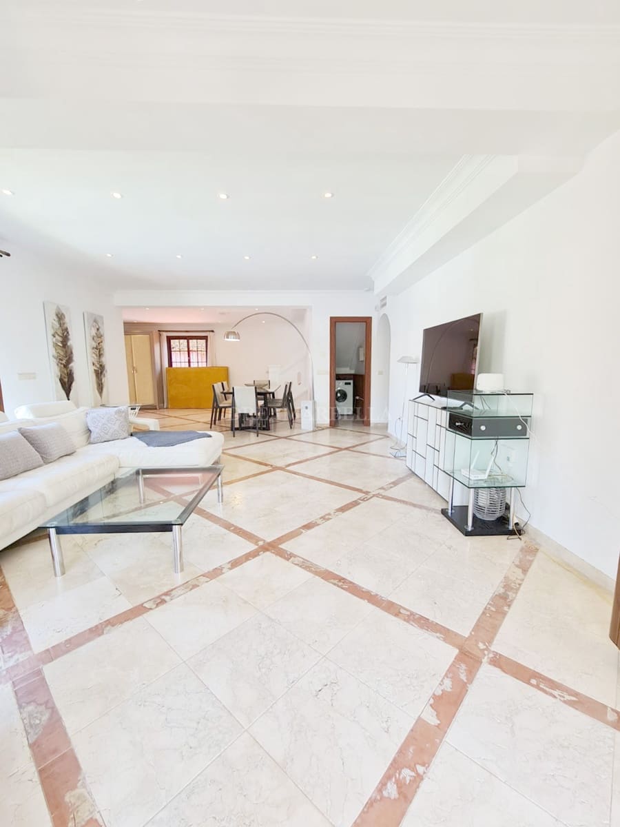 3 slaapkamer Villa voor vakantieverhuur in Costalita met zwembad garage - € 42.000 (Ref: 9911425)