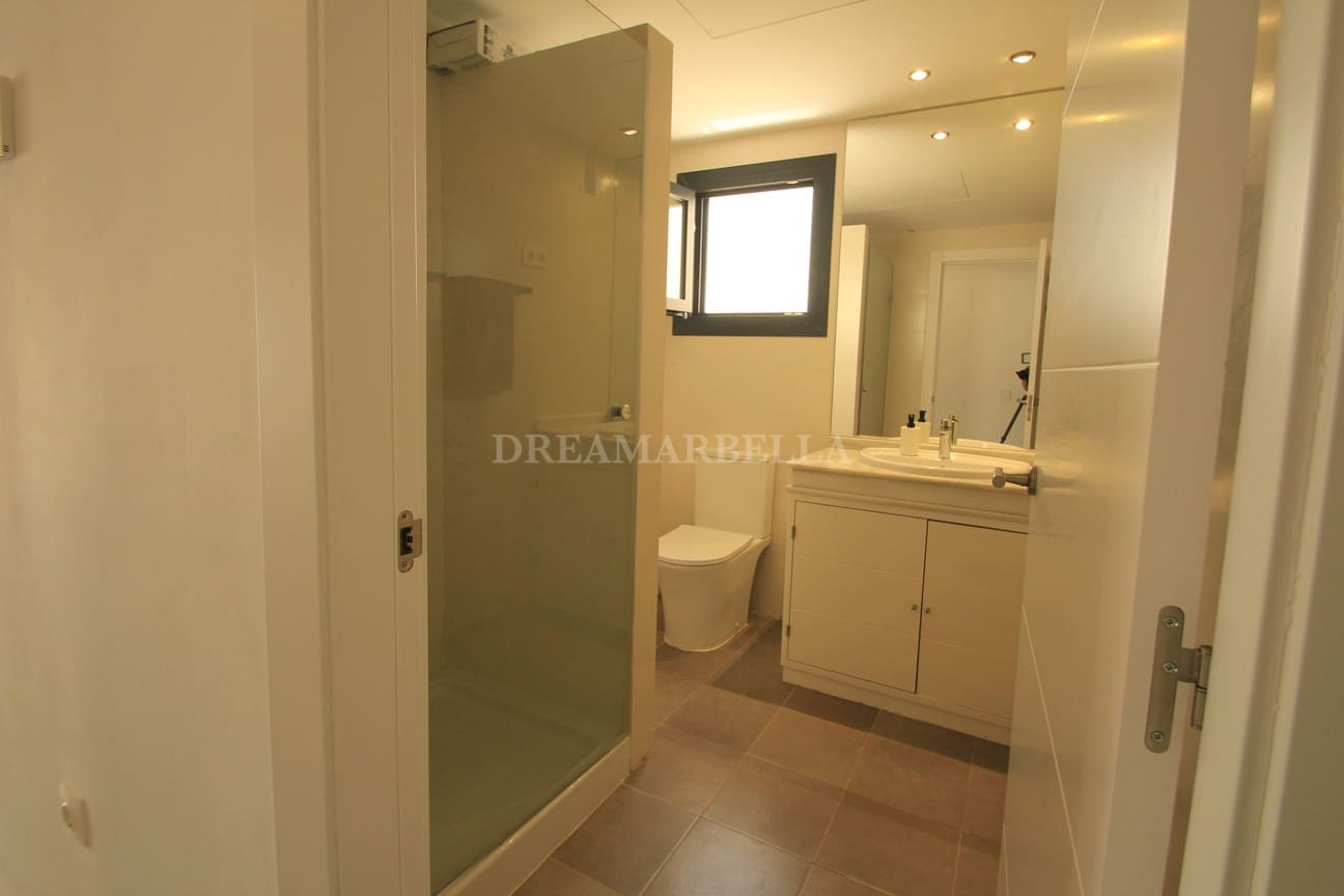 Maison de Ville de 4 chambres à louer à Marbella avec piscine garage - 3 500 € (Ref: 9911426)