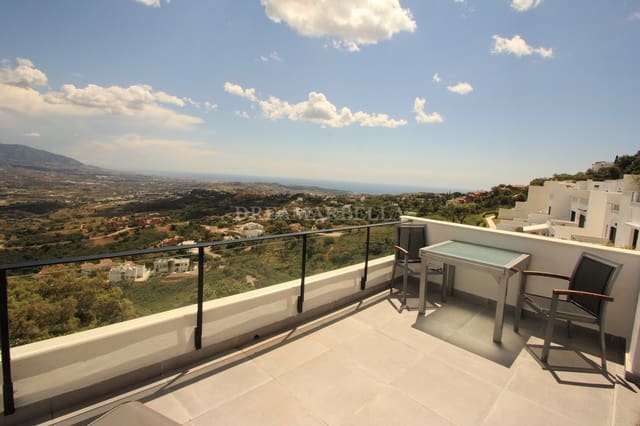Maison de Ville de 4 chambres à louer à Marbella avec piscine garage - 3 500 € (Ref: 9911426)