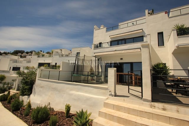 Maison de Ville de 4 chambres à louer à Marbella avec piscine garage - 3 500 € (Ref: 9911426)