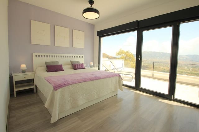 Maison de Ville de 4 chambres à louer à Marbella avec piscine garage - 3 500 € (Ref: 9911426)
