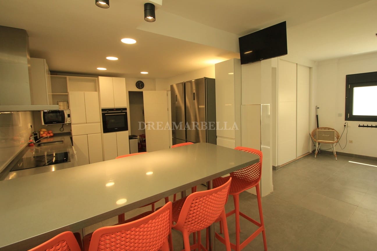 Maison de Ville de 4 chambres à louer à Marbella avec piscine garage - 3 500 € (Ref: 9911426)