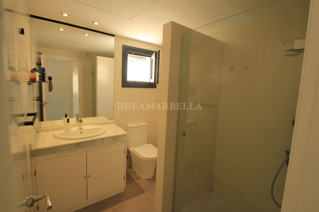Maison de Ville de 4 chambres à louer à Marbella avec piscine garage - 3 500 € (Ref: 9911426)
