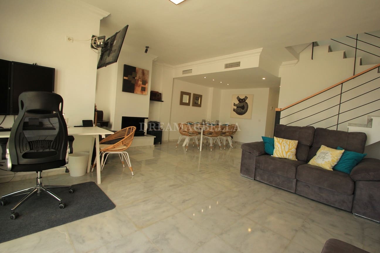 Maison de Ville de 4 chambres à louer à Marbella avec piscine garage - 3 500 € (Ref: 9911426)