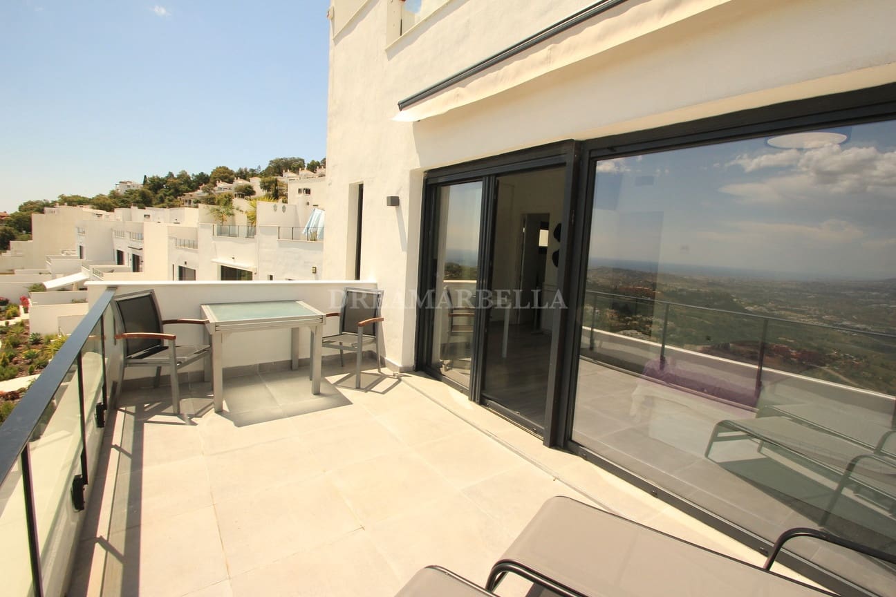 Maison de Ville de 4 chambres à louer à Marbella avec piscine garage - 3 500 € (Ref: 9911426)