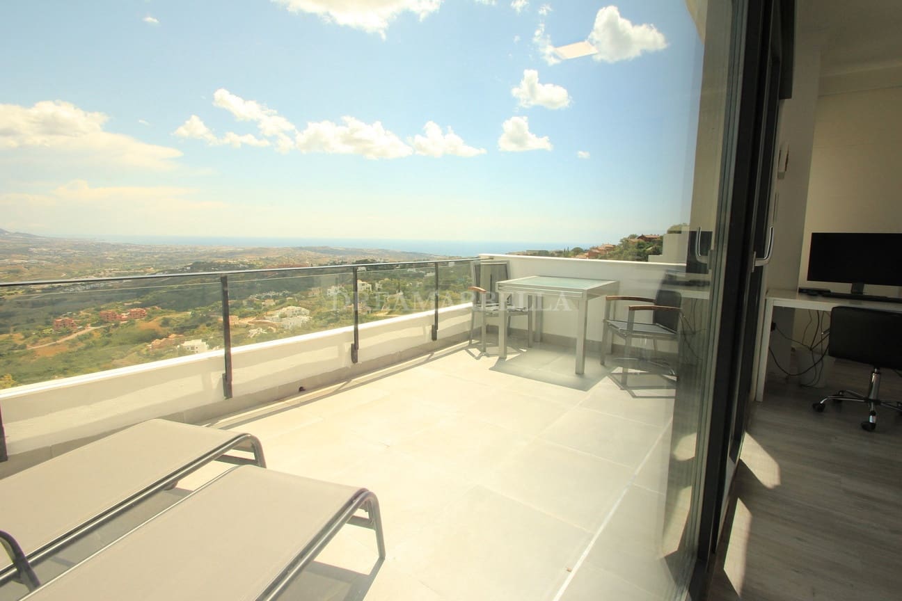 Maison de Ville de 4 chambres à louer à Marbella avec piscine garage - 3 500 € (Ref: 9911426)