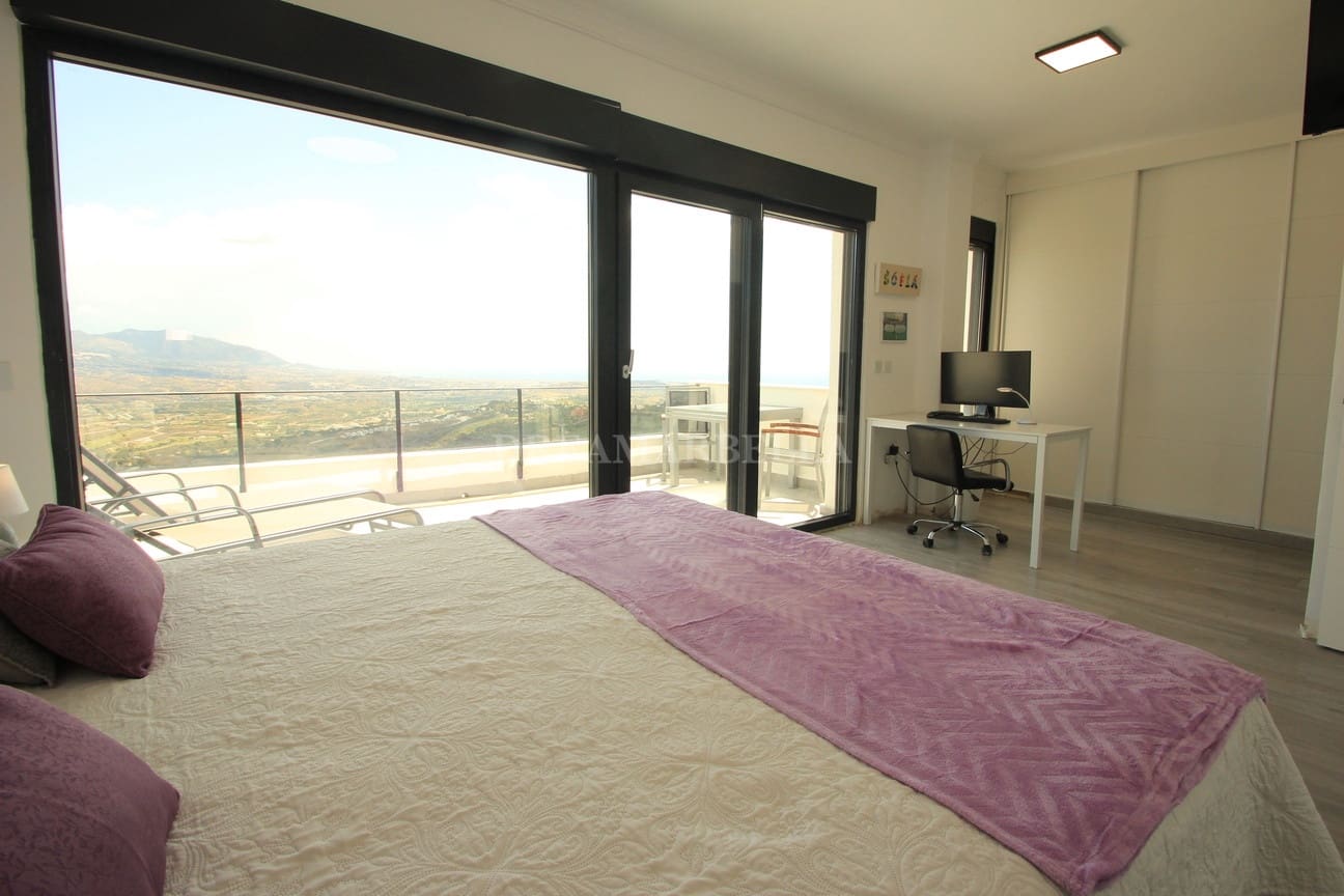 Maison de Ville de 4 chambres à louer à Marbella avec piscine garage - 3 500 € (Ref: 9911426)