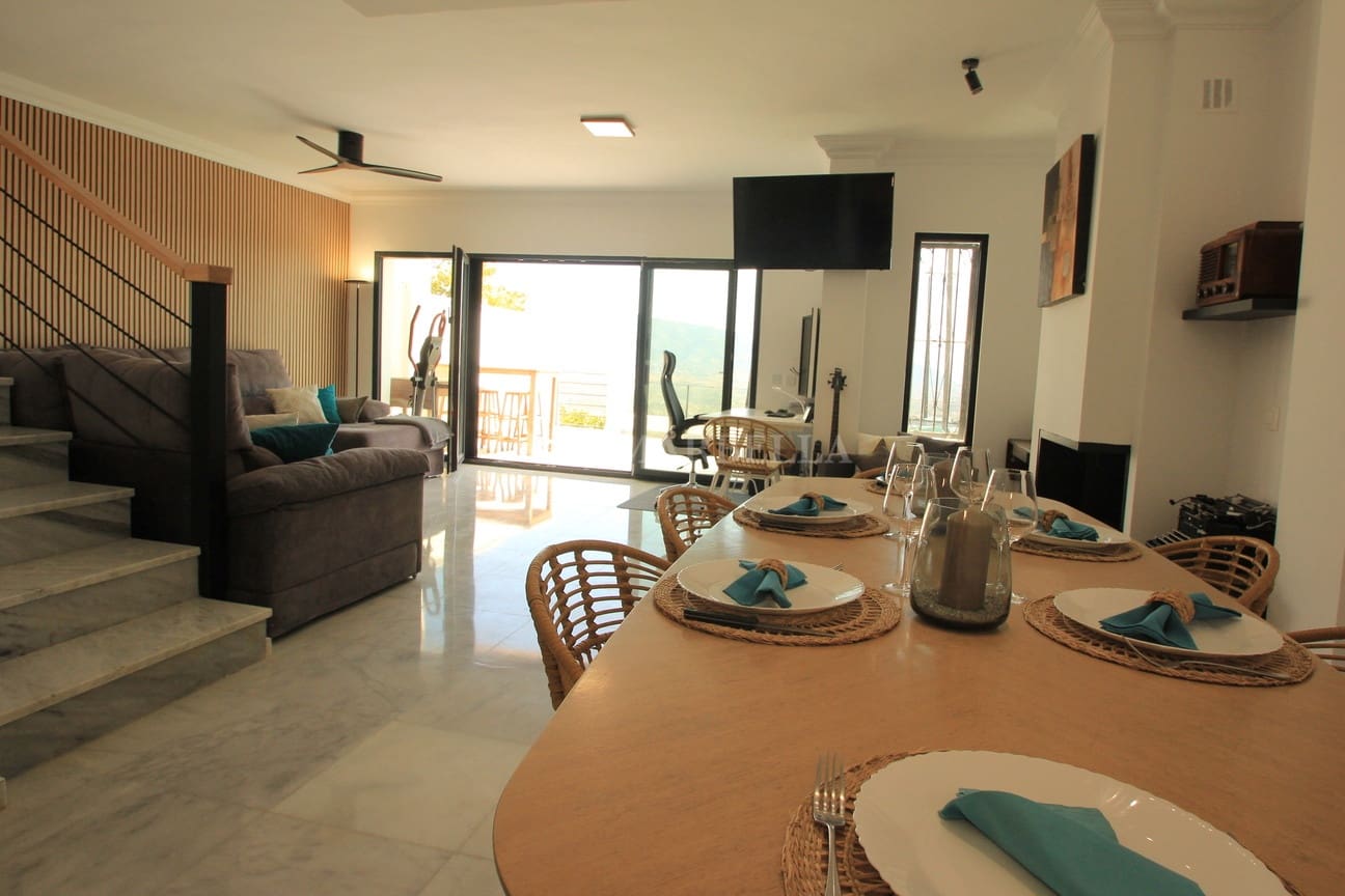 Maison de Ville de 4 chambres à louer à Marbella avec piscine garage - 3 500 € (Ref: 9911426)