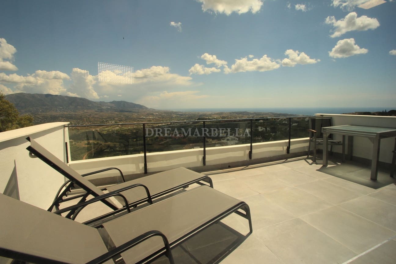 Maison de Ville de 4 chambres à louer à Marbella avec piscine garage - 3 500 € (Ref: 9911426)