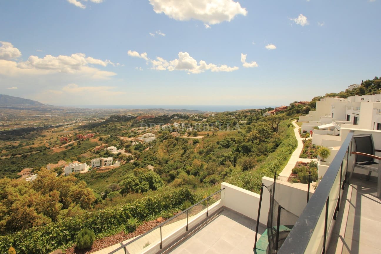 Maison de Ville de 4 chambres à louer à Marbella avec piscine garage - 3 500 € (Ref: 9911426)