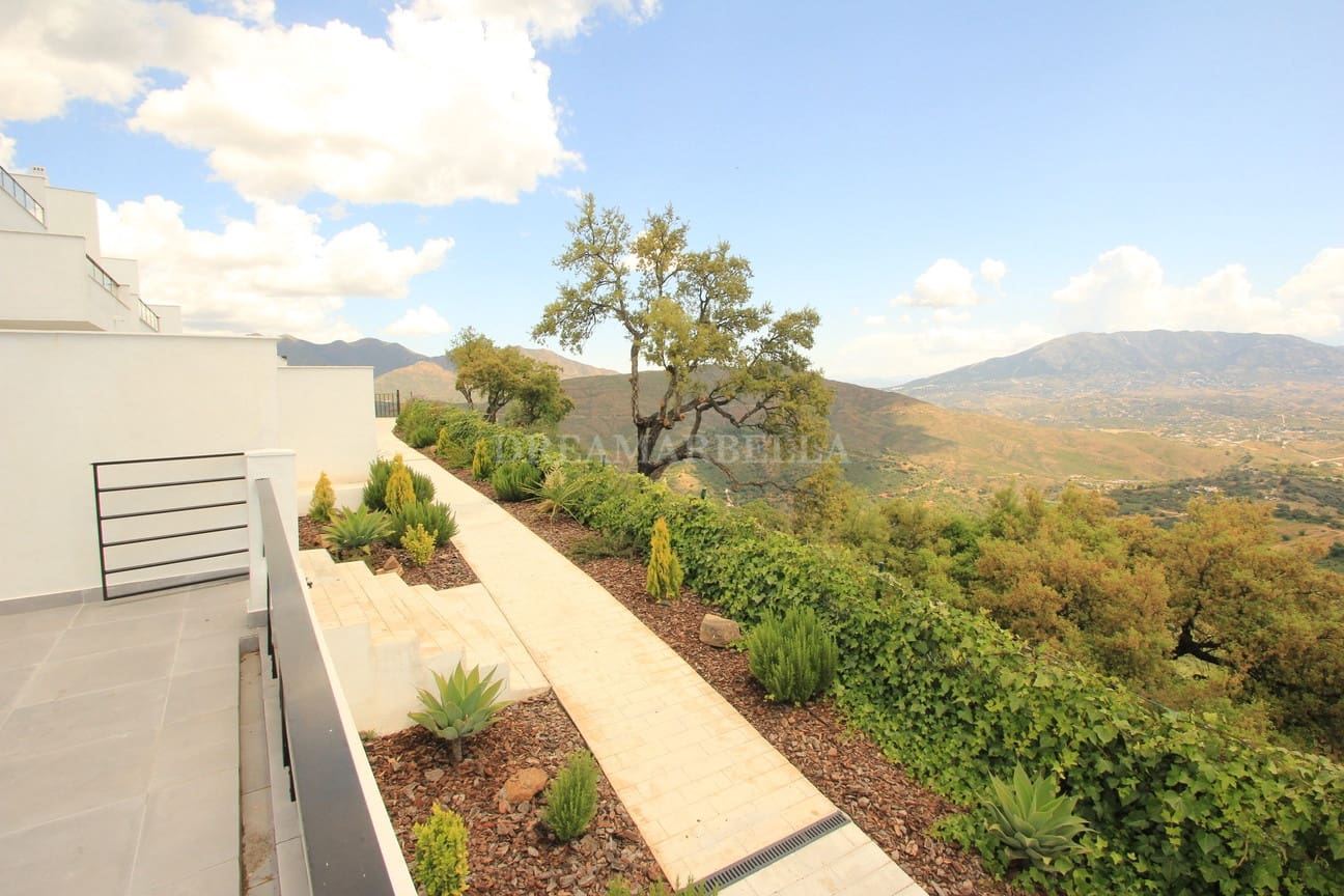 Maison de Ville de 4 chambres à louer à Marbella avec piscine garage - 3 500 € (Ref: 9911426)