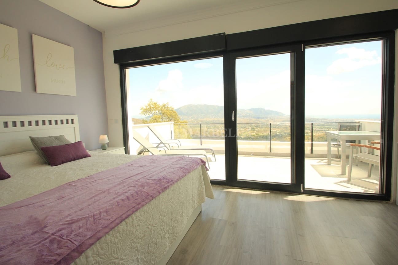 Maison de Ville de 4 chambres à louer à Marbella avec piscine garage - 3 500 € (Ref: 9911426)