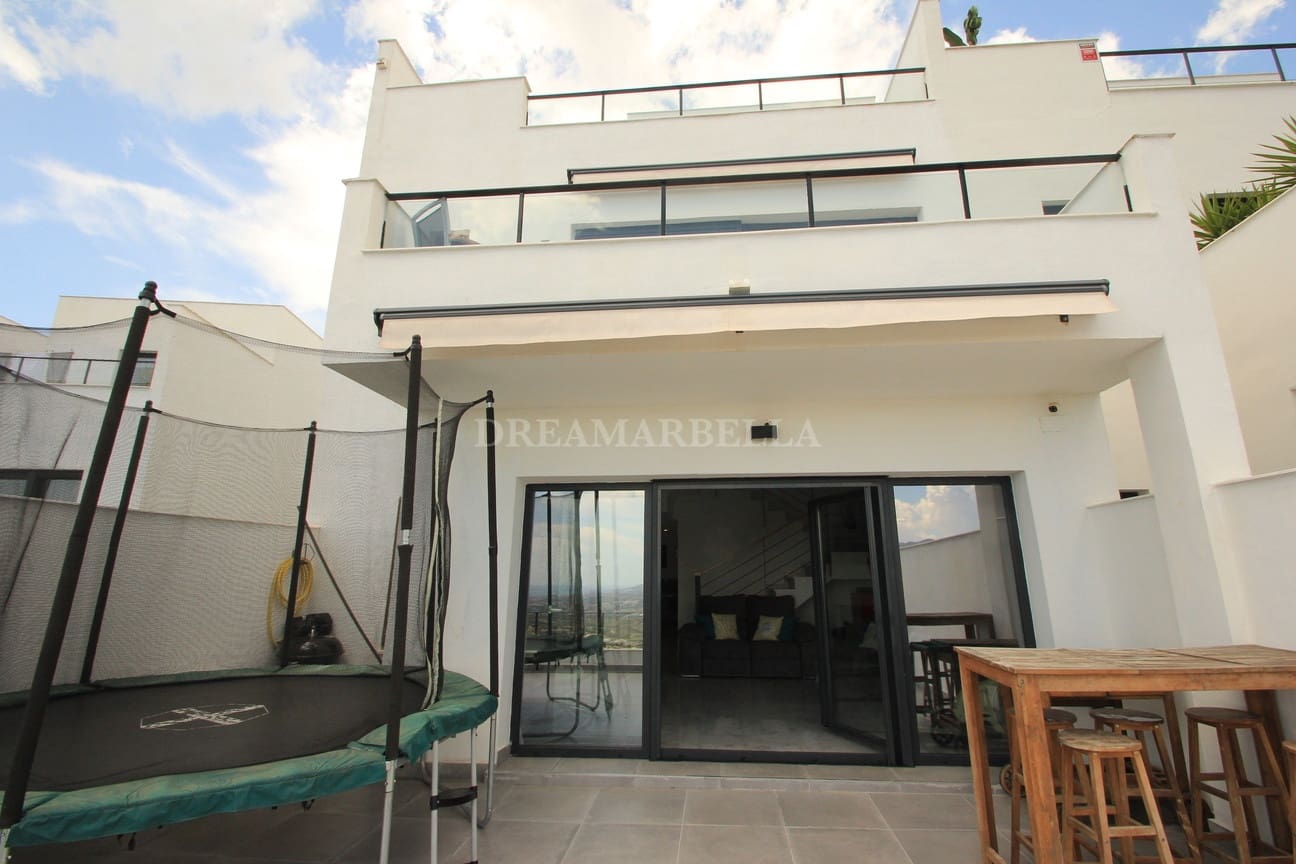 Maison de Ville de 4 chambres à louer à Marbella avec piscine garage - 3 500 € (Ref: 9911426)