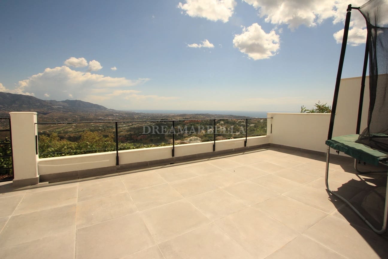 Maison de Ville de 4 chambres à louer à Marbella avec piscine garage - 3 500 € (Ref: 9911426)