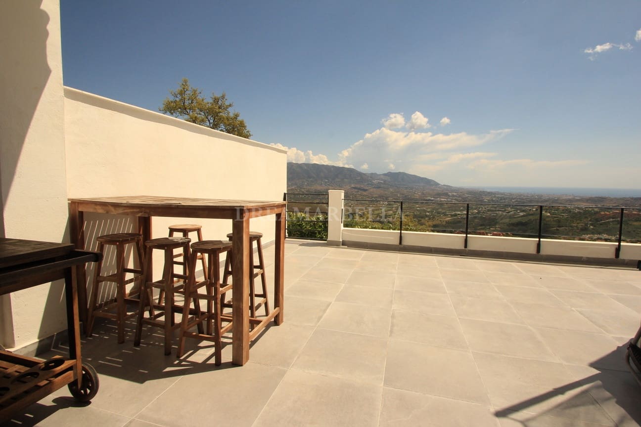 Maison de Ville de 4 chambres à louer à Marbella avec piscine garage - 3 500 € (Ref: 9911426)