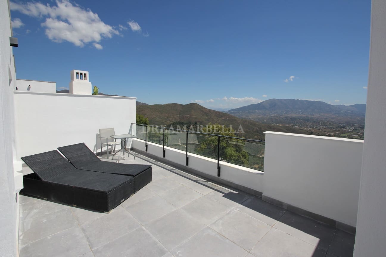 Maison de Ville de 4 chambres à louer à Marbella avec piscine garage - 3 500 € (Ref: 9911426)