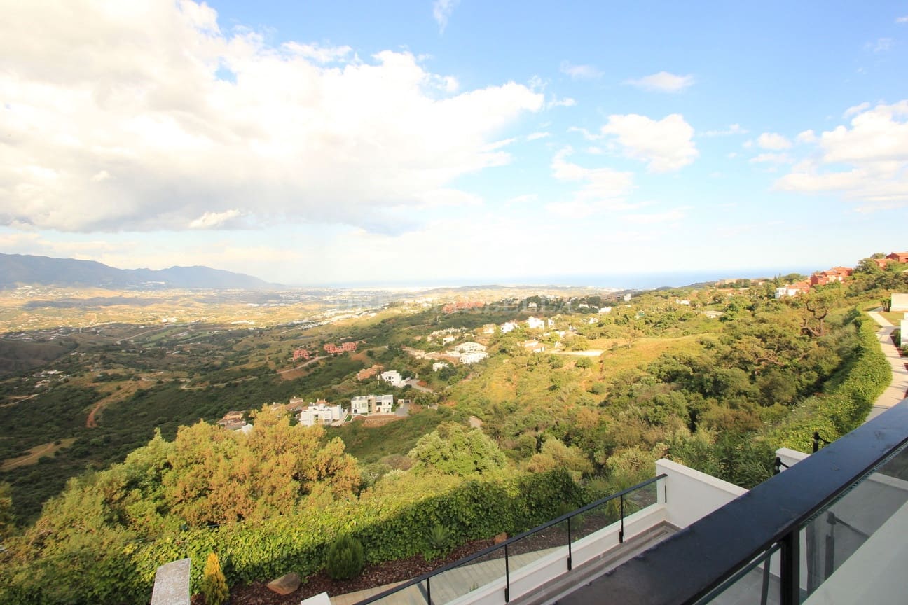 Maison de Ville de 4 chambres à louer à Marbella avec piscine garage - 3 500 € (Ref: 9911426)