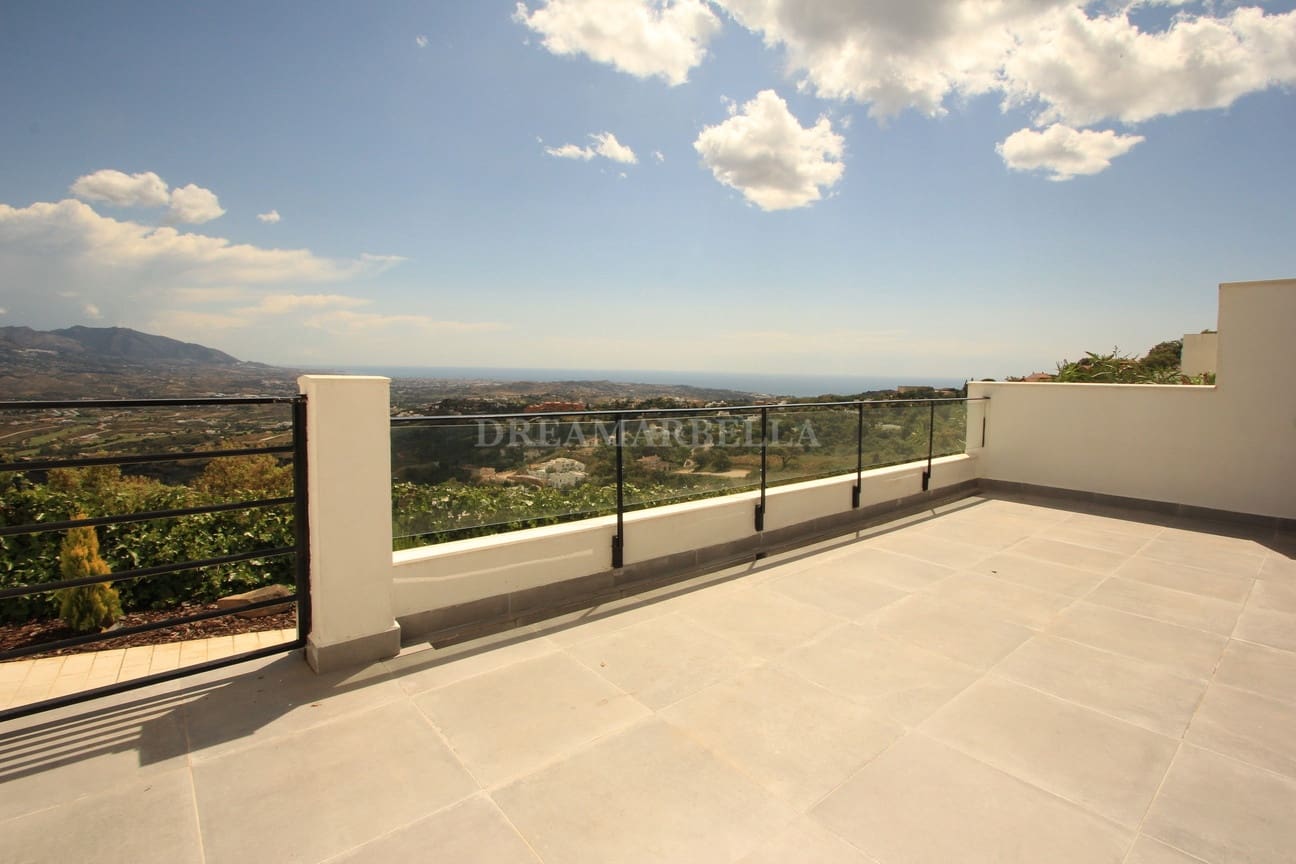 Maison de Ville de 4 chambres à louer à Marbella avec piscine garage - 3 500 € (Ref: 9911426)