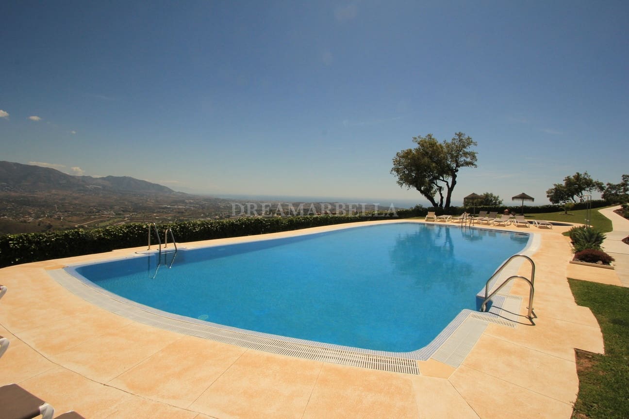 Maison de Ville de 4 chambres à louer à Marbella avec piscine garage - 3 500 € (Ref: 9911426)