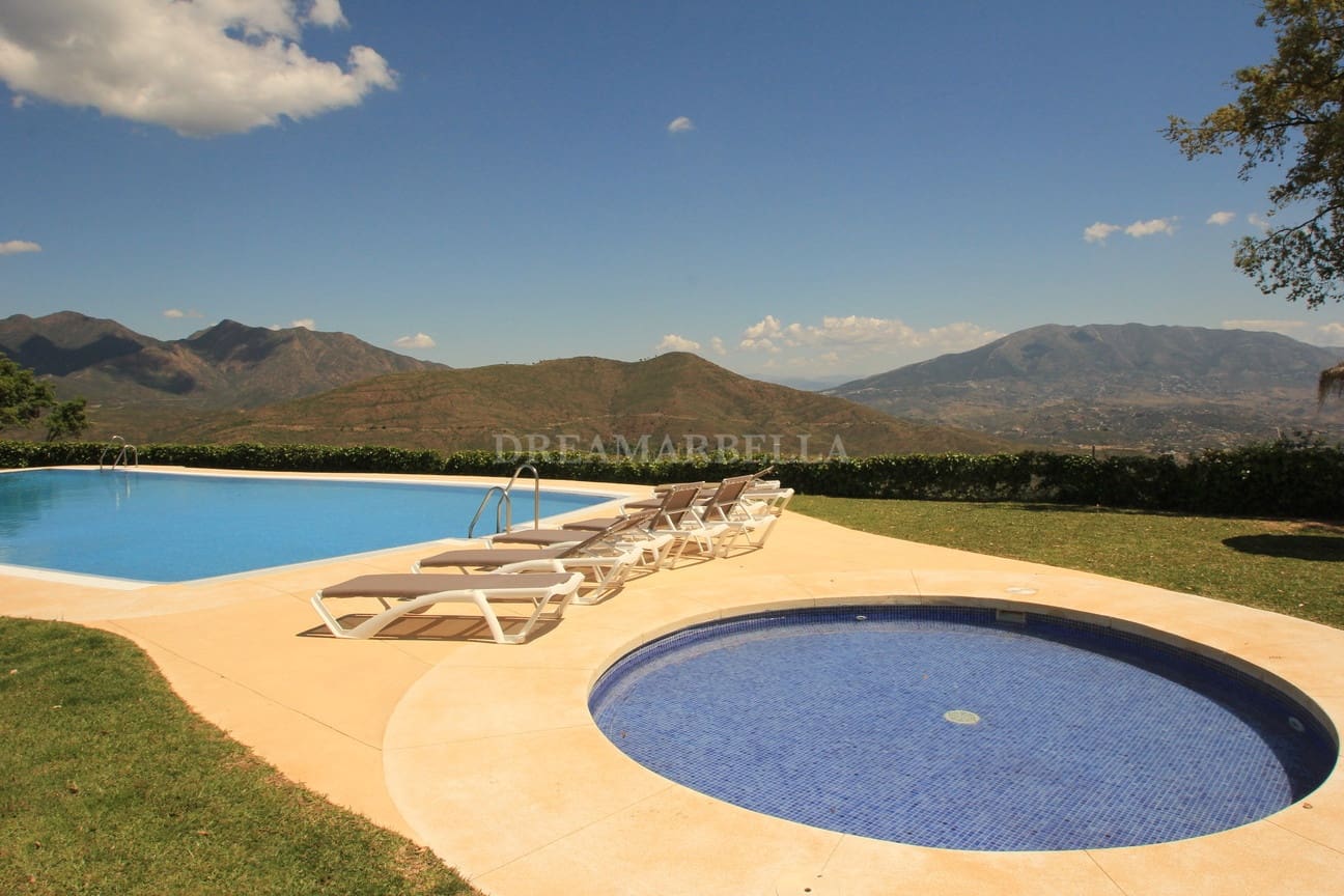 Maison de Ville de 4 chambres à louer à Marbella avec piscine garage - 3 500 € (Ref: 9911426)