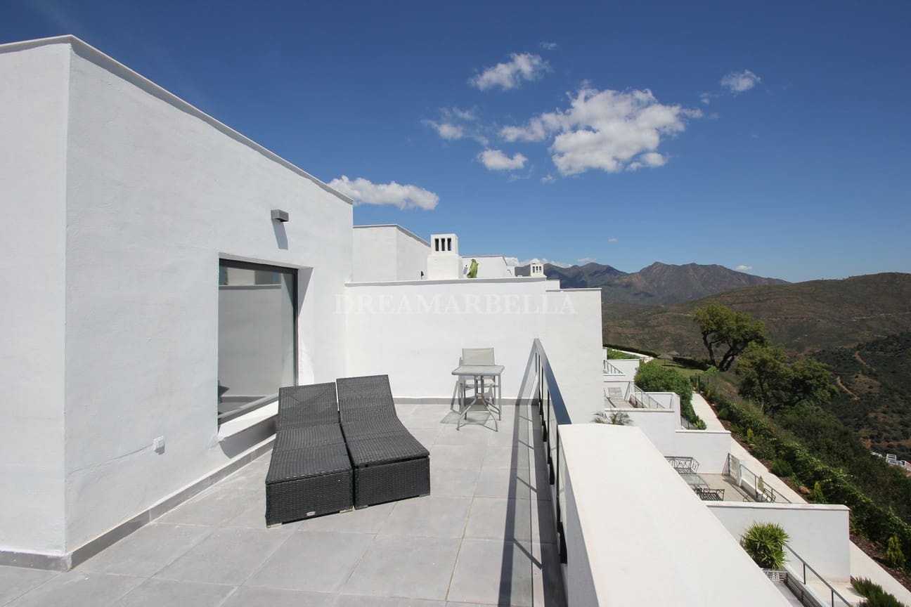 Maison de Ville de 4 chambres à louer à Marbella avec piscine garage - 3 500 € (Ref: 9911426)