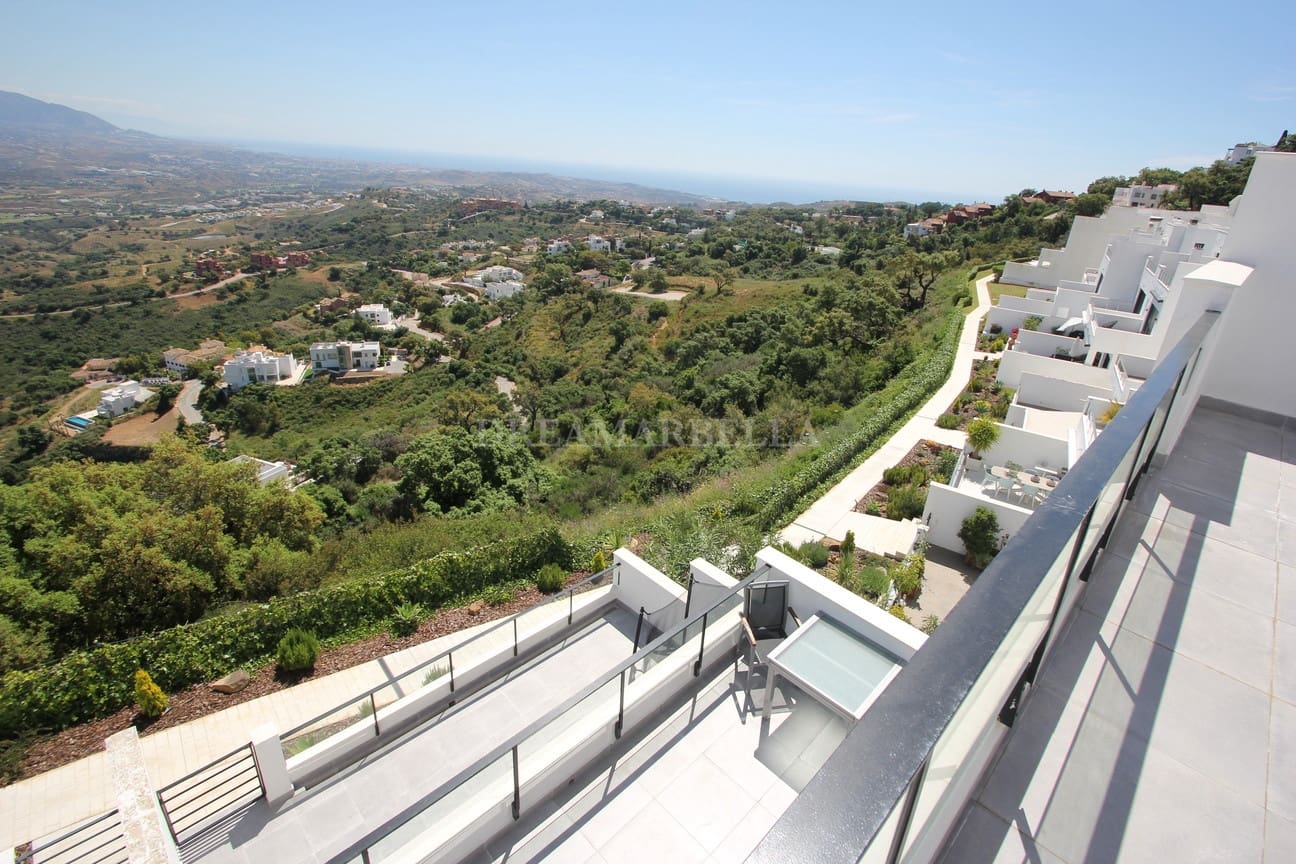 Maison de Ville de 4 chambres à louer à Marbella avec piscine garage - 3 500 € (Ref: 9911426)
