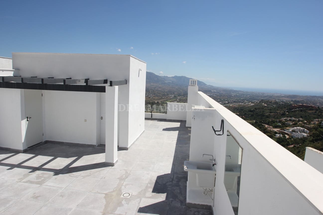 Maison de Ville de 4 chambres à louer à Marbella avec piscine garage - 3 500 € (Ref: 9911426)