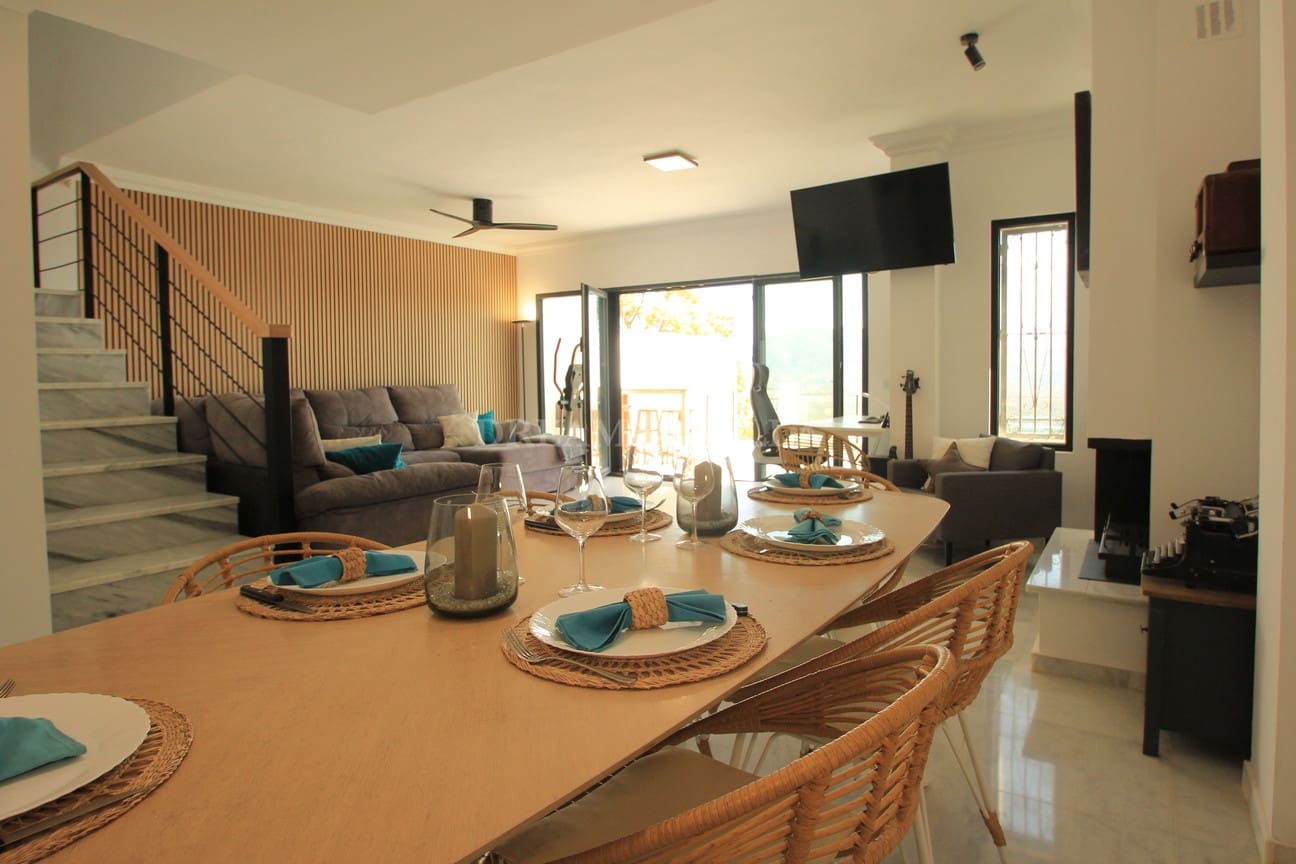 Maison de Ville de 4 chambres à louer à Marbella avec piscine garage - 3 500 € (Ref: 9911426)