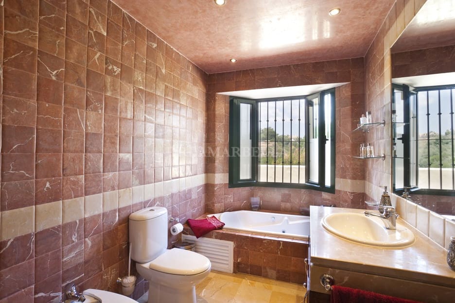 3 soverom Hus til leie i Marbella med svømmebasseng garasje - € 4 500 (Ref: 9911427)
