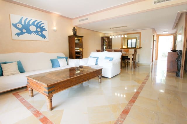 3 soverom Hus til leie i Marbella med svømmebasseng garasje - € 4 500 (Ref: 9911427)