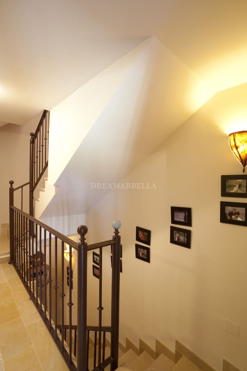 3 soverom Hus til leie i Marbella med svømmebasseng garasje - € 4 500 (Ref: 9911427)