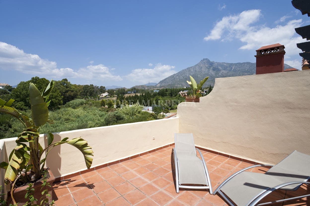 3 soverom Hus til leie i Marbella med svømmebasseng garasje - € 4 500 (Ref: 9911427)