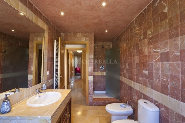 3 soverom Hus til leie i Marbella med svømmebasseng garasje - € 4 500 (Ref: 9911427)