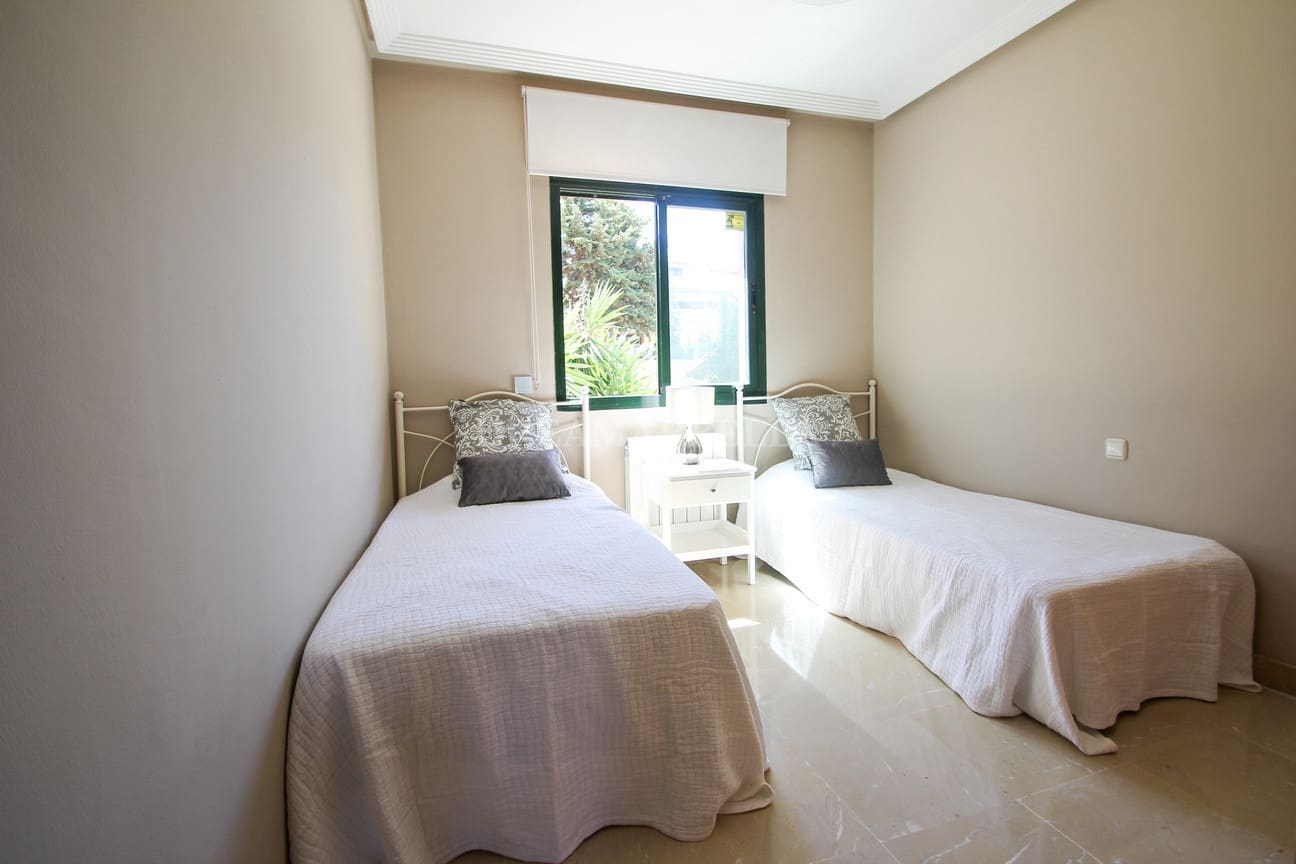 3 soverom Hus til leie i Marbella med svømmebasseng garasje - € 4 500 (Ref: 9911427)