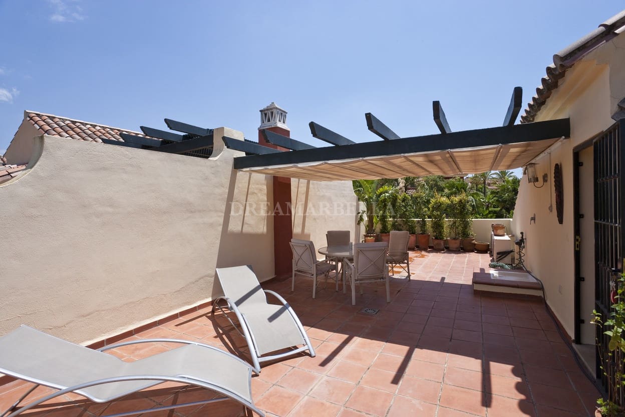 3 soverom Hus til leie i Marbella med svømmebasseng garasje - € 4 500 (Ref: 9911427)