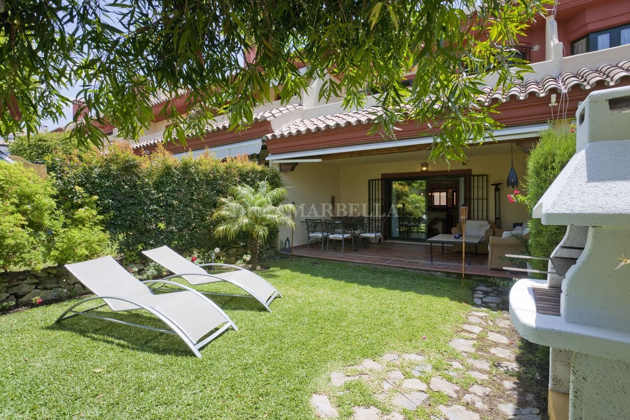 3 soverom Hus til leie i Marbella med svømmebasseng garasje - € 4 500 (Ref: 9911427)