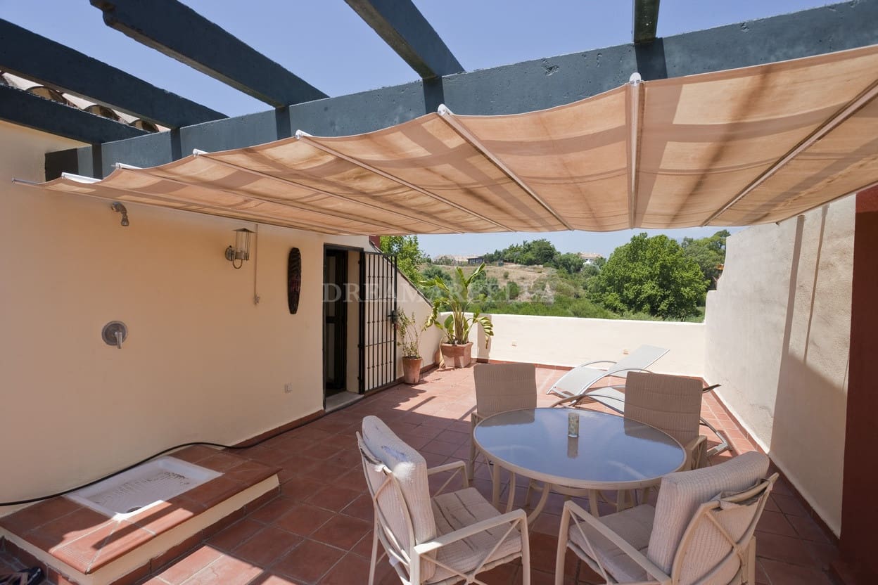 3 soverom Hus til leie i Marbella med svømmebasseng garasje - € 4 500 (Ref: 9911427)