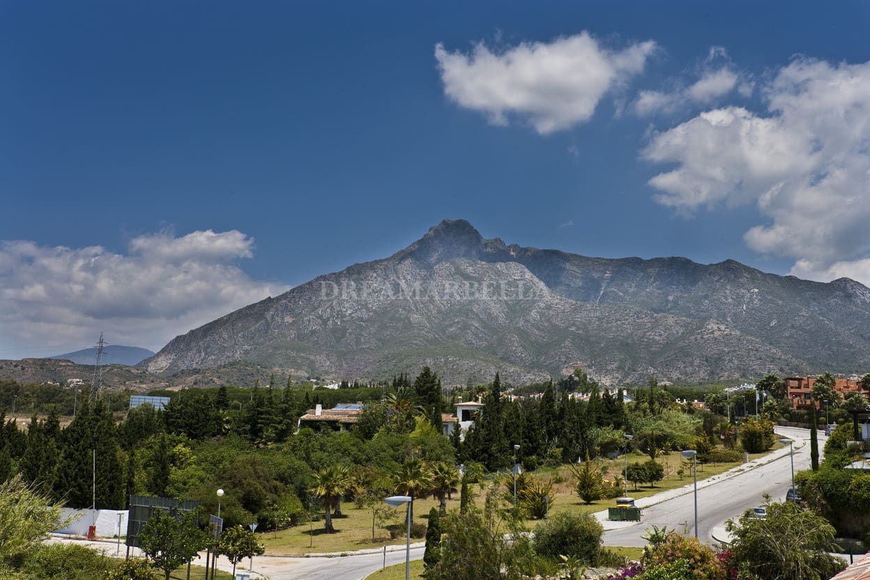3 soverom Hus til leie i Marbella med svømmebasseng garasje - € 4 500 (Ref: 9911427)