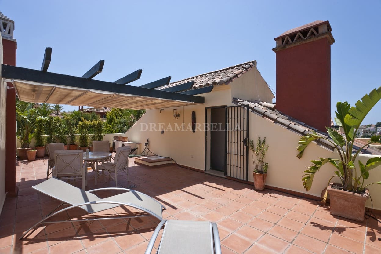 3 soverom Hus til leie i Marbella med svømmebasseng garasje - € 4 500 (Ref: 9911427)