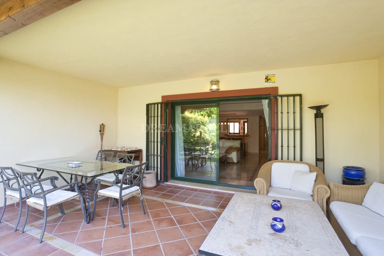 3 soverom Hus til leie i Marbella med svømmebasseng garasje - € 4 500 (Ref: 9911427)