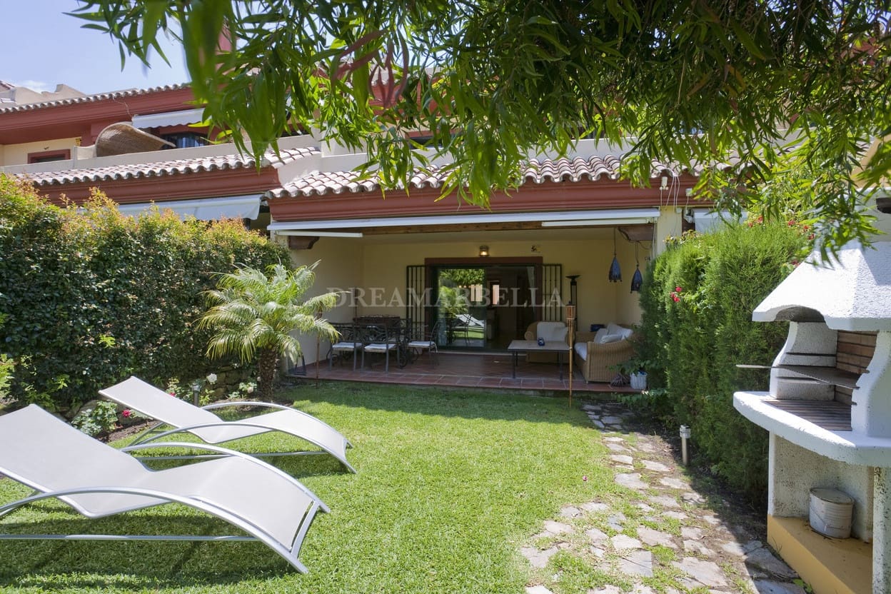 3 soverom Hus til leie i Marbella med svømmebasseng garasje - € 4 500 (Ref: 9911427)
