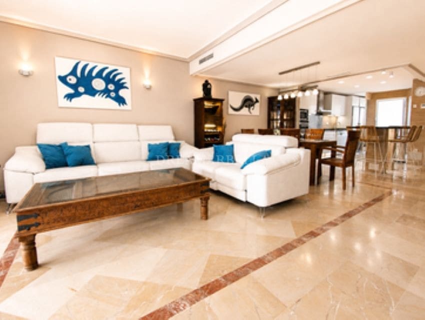 3 bedroom Townhouse for rent in Marbella with pool garage - € 4,800 (Ref: 9911427)