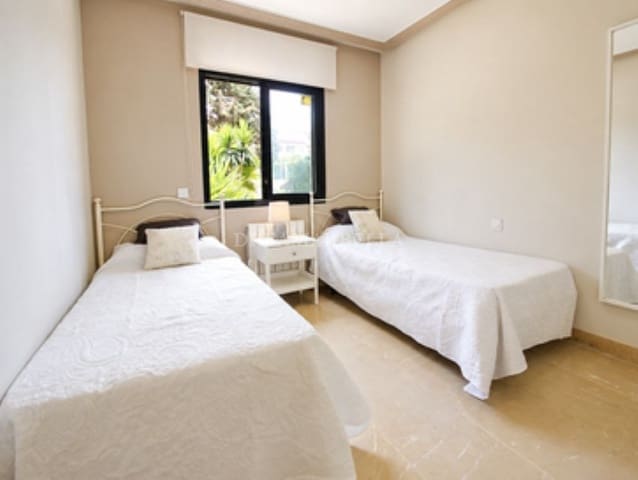 3 quarto Casa em Banda para arrendar em Marbella com piscina garagem - 4 800 € (Ref: 9911427)