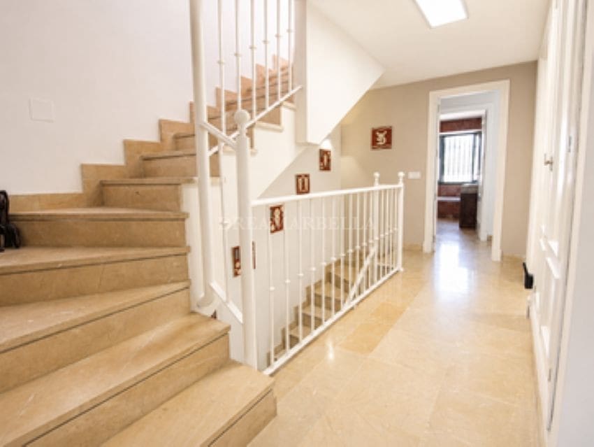 3 bedroom Townhouse for rent in Marbella with pool garage - € 4,800 (Ref: 9911427)