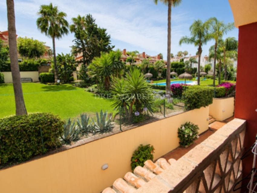 3 bedroom Townhouse for rent in Marbella with pool garage - € 4,800 (Ref: 9911427)