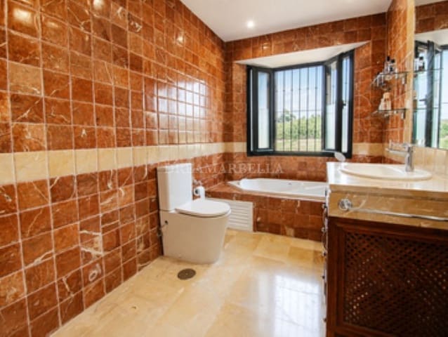 3 quarto Casa em Banda para arrendar em Marbella com piscina garagem - 4 800 € (Ref: 9911427)
