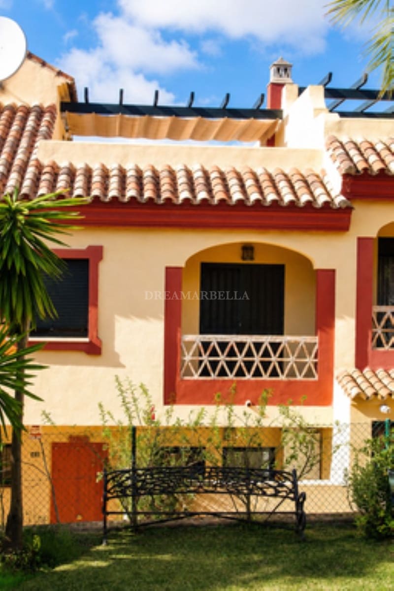 3 bedroom Townhouse for rent in Marbella with pool garage - € 4,800 (Ref: 9911427)